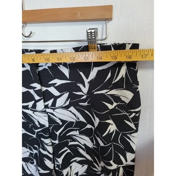 Mario Serrani Italy Women’s Size 12 Bermuda Shorts Black White Pattern Stretchy - Picture 5 of 8